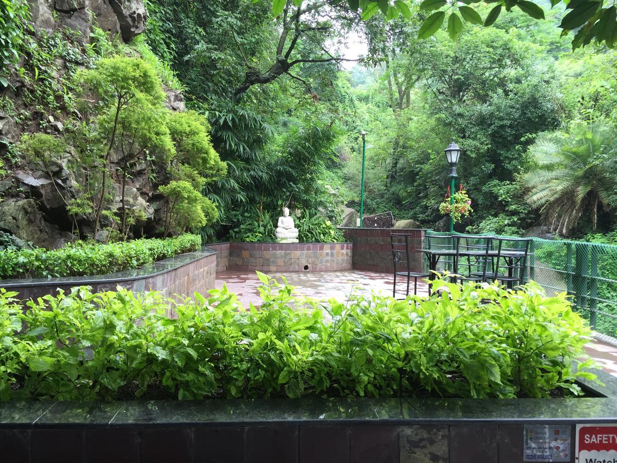 Savoy Greens Hotel Kasauli Exterior photo